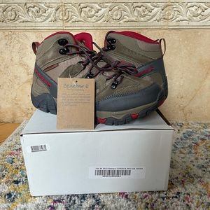 NWT Bearpaw Corsica Hiking Boots Size 9